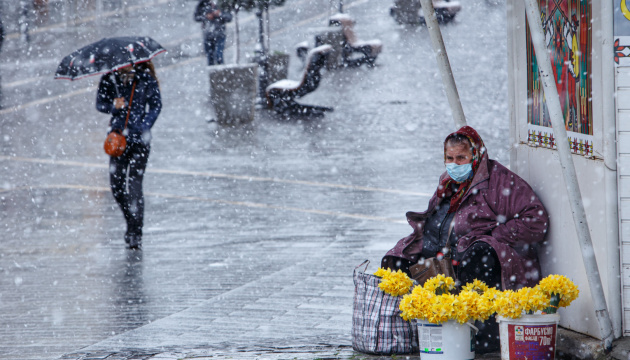 Rain accompanied by wet snow and night frost in Ukraine