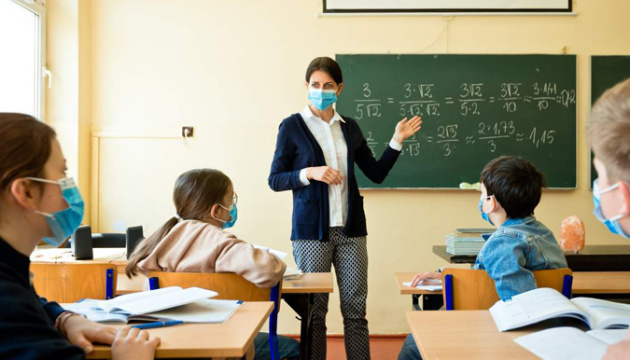 Students return to their seats in the Lviv region - despite the 