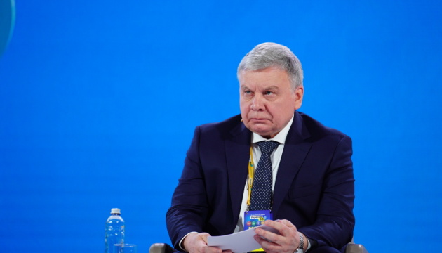 Ukrainian Defense Minister resigns