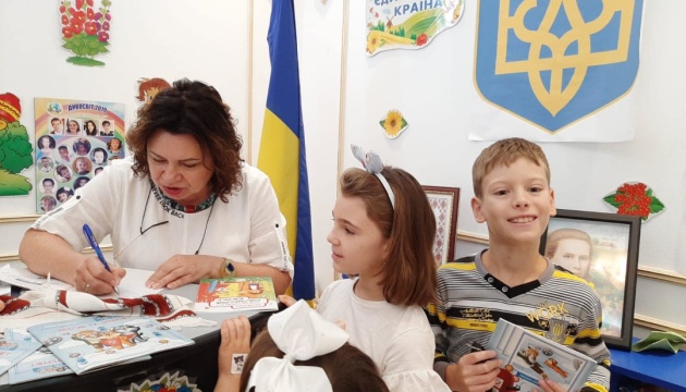 Ukrainian writer presents her books at Diphosvit School in Abu Dhabi