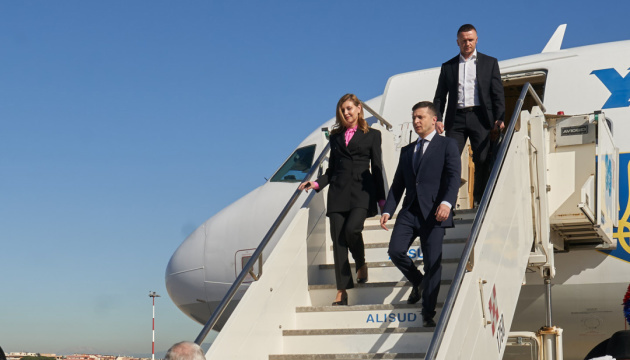 Zelensky arrives in the UK for climate summit