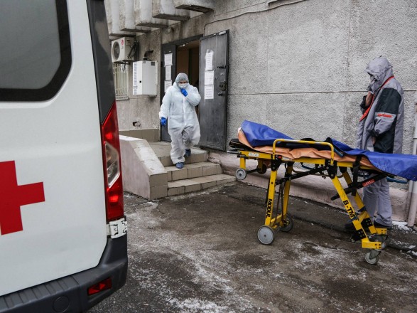 In Russia, more than 1,200 people have died from COVID-19 every day for almost a week