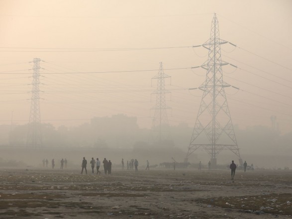 Toxic smog envelops the city: