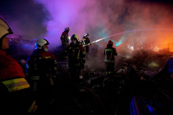 A forest fire in Chile has burned more than 100 homes