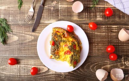 Omelet under a fur coat: a great idea for a sumptuous breakfast