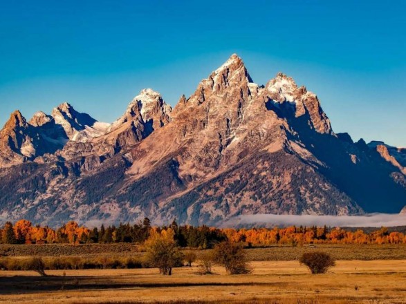 Scientists have discovered a mountain that fluctuates constantly