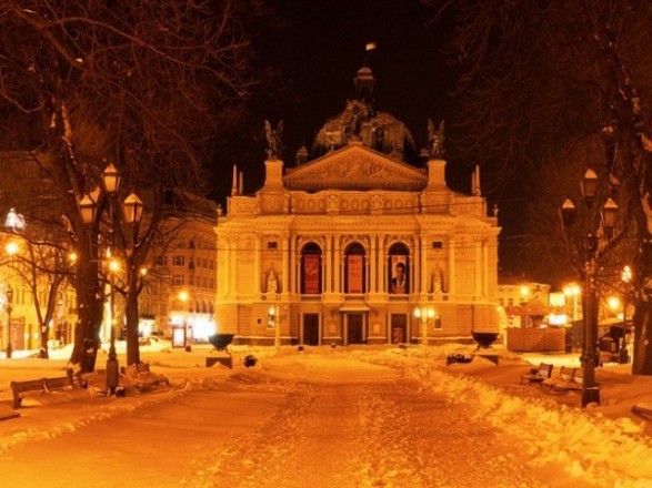 The city's main Christmas tree was delivered to Lviv