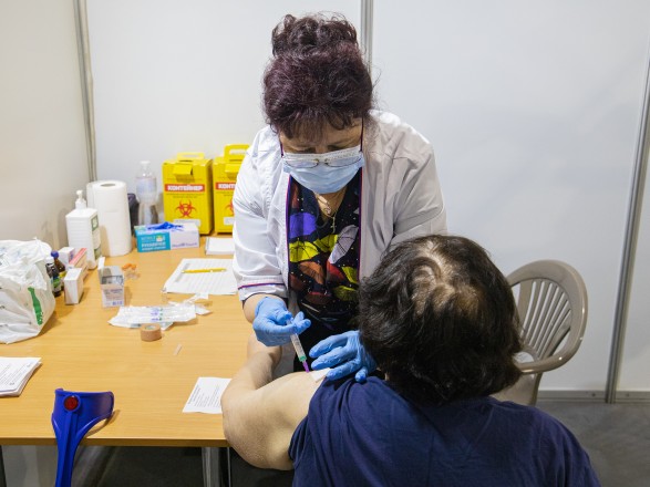Ukraine has already vaccinated about 340,000 people with the COVID-19 booster