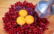 Beat pomegranate with eggs and make the most delicious buns