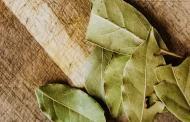 Bay leaf in soup: when to put it and whether to get it after cooking