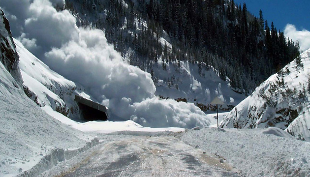 Rescuers warn of an avalanche in the Carpathians￼