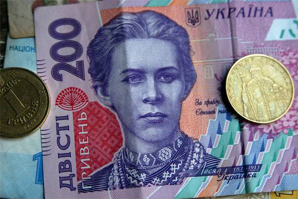 The official exchange rate of the hryvnia is set at 27.97 UAH / USD