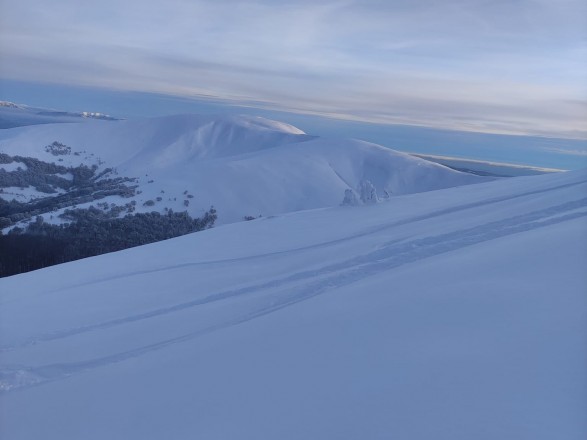 In the Carpathians it is kept under two meters of snow: tourists are asked not to hurry with hikes