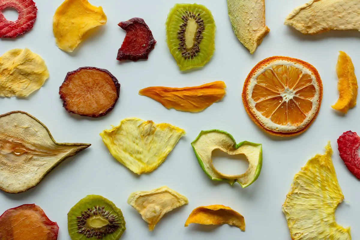 What are the benefits and dangers of dried fruit