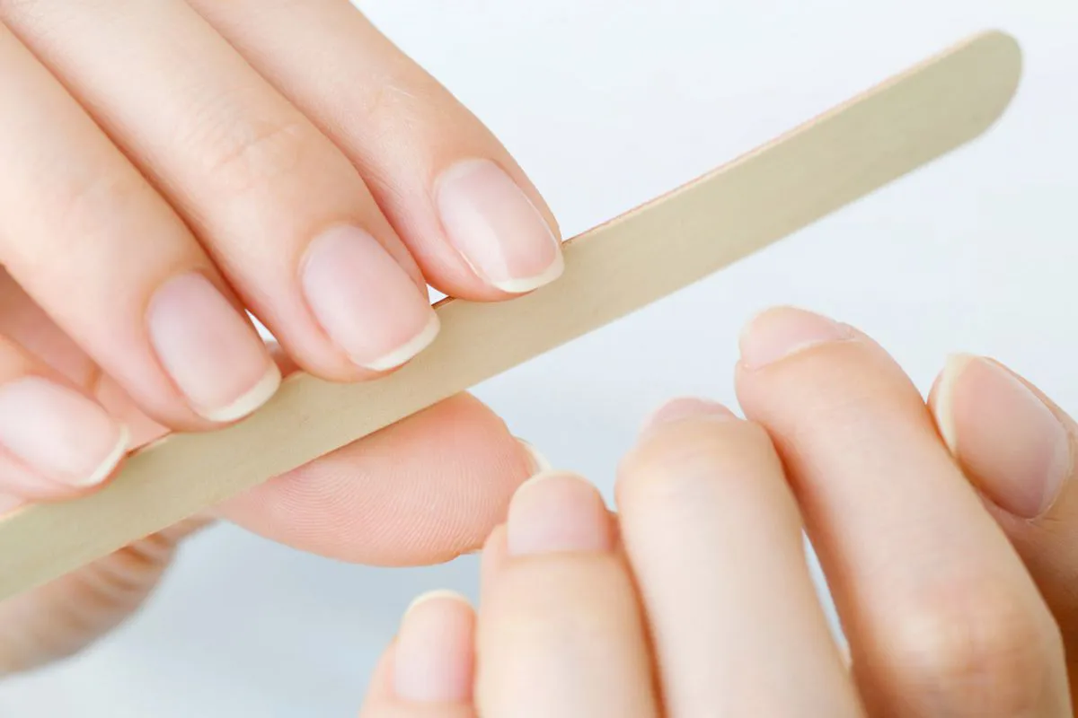 How to maintain the health and beauty of nails by doing a manicure at home