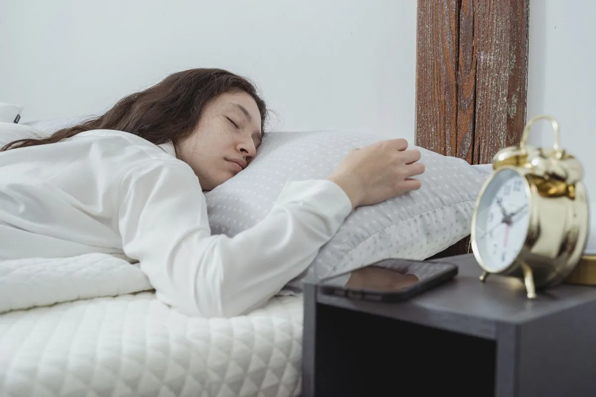 Charging a cell phone in the bedroom during sleep can affect weight gain