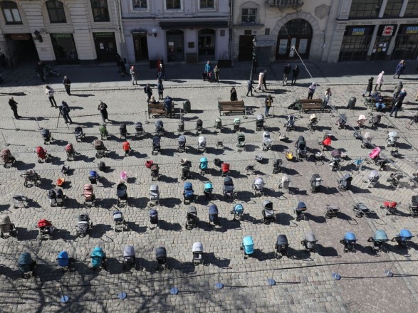 The price of war: 109 empty wheelchairs symbolizing killed children were exhibited in the center of Lviv