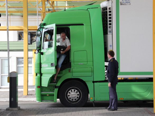 During the war, car drivers were allowed to drive trucks