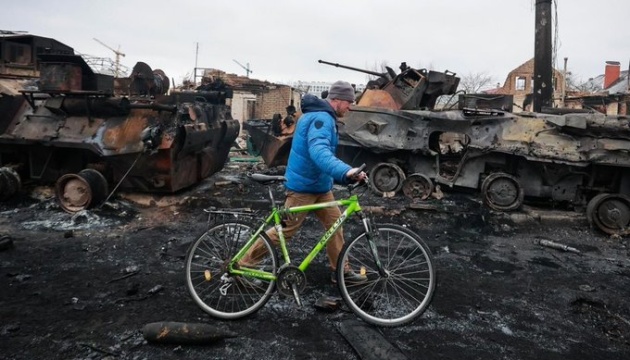 Russian forces bomb residential neighborhoods and the city is asking for help