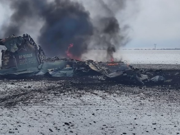 Ukrainian soldiers shot down an enemy Su-25 attack aircraft over Volnovakha
