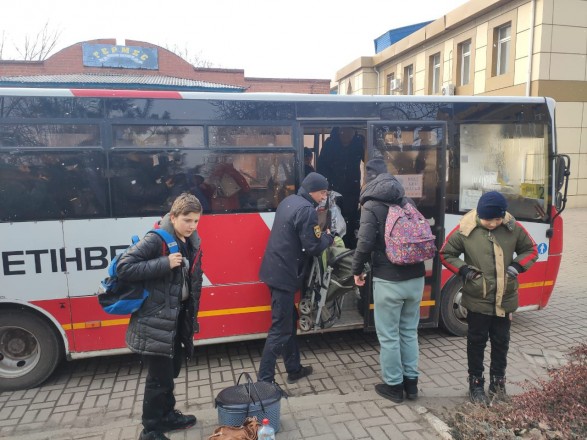 Evacuation from Donetsk region: more than 200 people were taken to a safe place from Vuhledar and Avdiivka