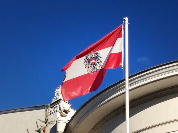 Austria sends four Russian diplomats