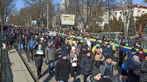 The Russian military has dispersed a peaceful rally in Kherson, there is information about the injured