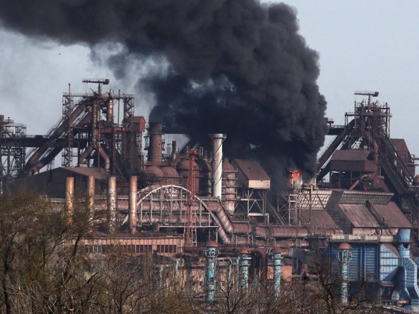 Smoke can be seen above the Azovstal plant again