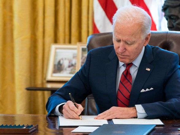 Biden signed a law suspending normal trade relations with Russia and Belarus