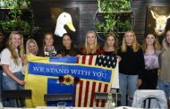 American tennis players presented a symbolic banner to the national team of Ukraine