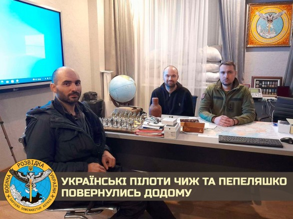 Two Ukrainian pilots were released from captivity by the occupiers