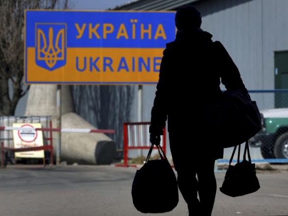 One third of Ukrainian migrants plan to return home in the near future - poll