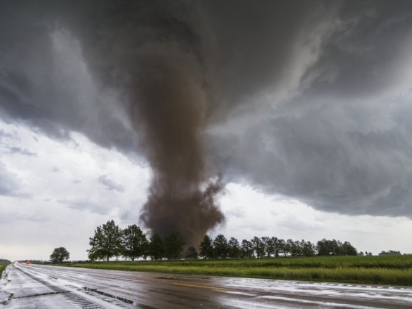 Kansas was shaken by a powerful tornado, there are casualties