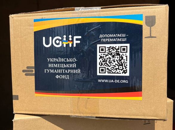 Ukrainian-German Humanitarian Foundation donates food kits to bombed animal shelter near Kyiv