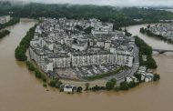 Severe floods and landslides destroy buildings and roads in China: people are being evacuated en masse