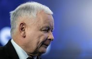 The leader of the ruling party, Kaczynski, has left the Polish government