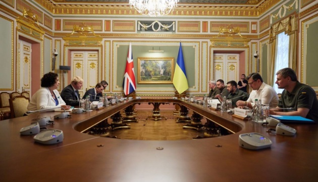 Heavy weapons, air defense and security guarantees: what Zelensky and Johnson talked about
