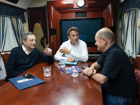 Night on the train: photos of Draga, Scholz and Macron on the way to Kyiv were shown