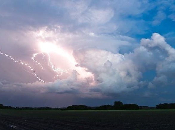 The weather will get worse: weather forecasters predict hail and squalls in parts of Ukraine