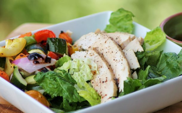 A simple salad of chicken and cucumber 