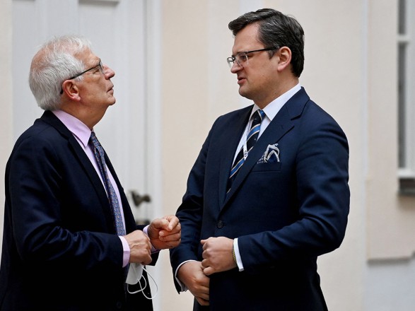 Kuleba called Borrell: they discussed the movement of Ukraine into the EU and the seventh package of sanctions against the Russian Federation
