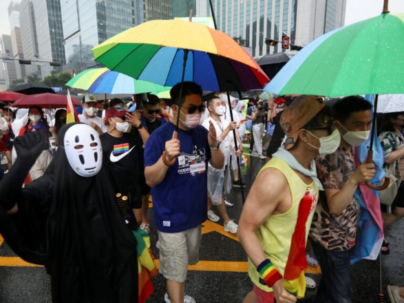 The first pride in 3 years was held in South Korea under increased security