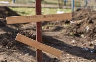 Mariupol: the occupiers resumed exhumation in the courtyards of high-rise buildings