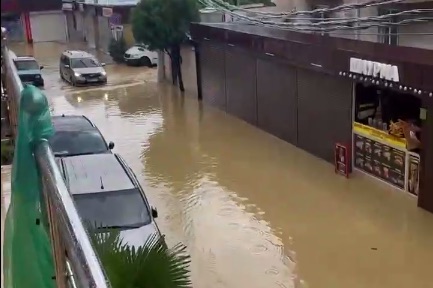 Cars float in the water: Sochi was covered by a powerful downpour, a woman died