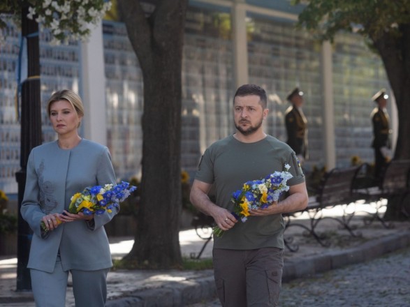 Zelenskyy and the First Lady honored the memory of the Heroes of the Heavenly Hundred on Independence Day