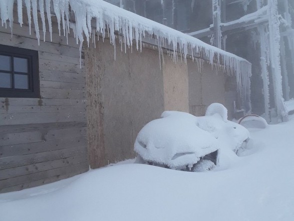 In the snow-covered Carpathians, the frost persists