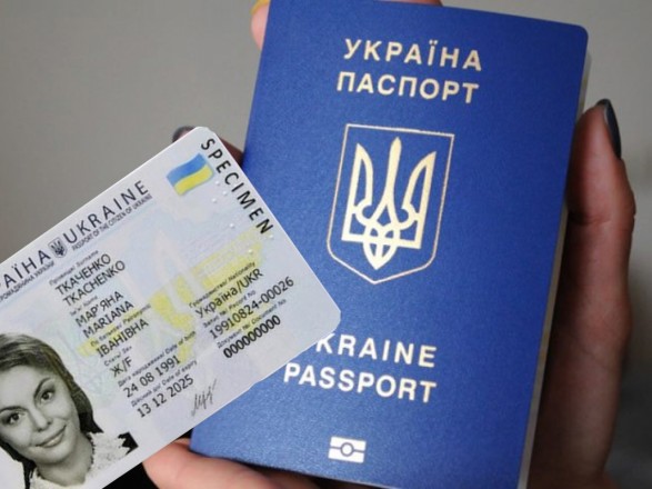 In August, Ukrainians issued 338,000 foreign passports