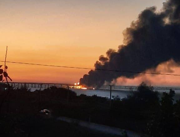 Explosion on the Kerch Bridge pushes Putin to make a strategic decision on southern Ukraine, says CNN