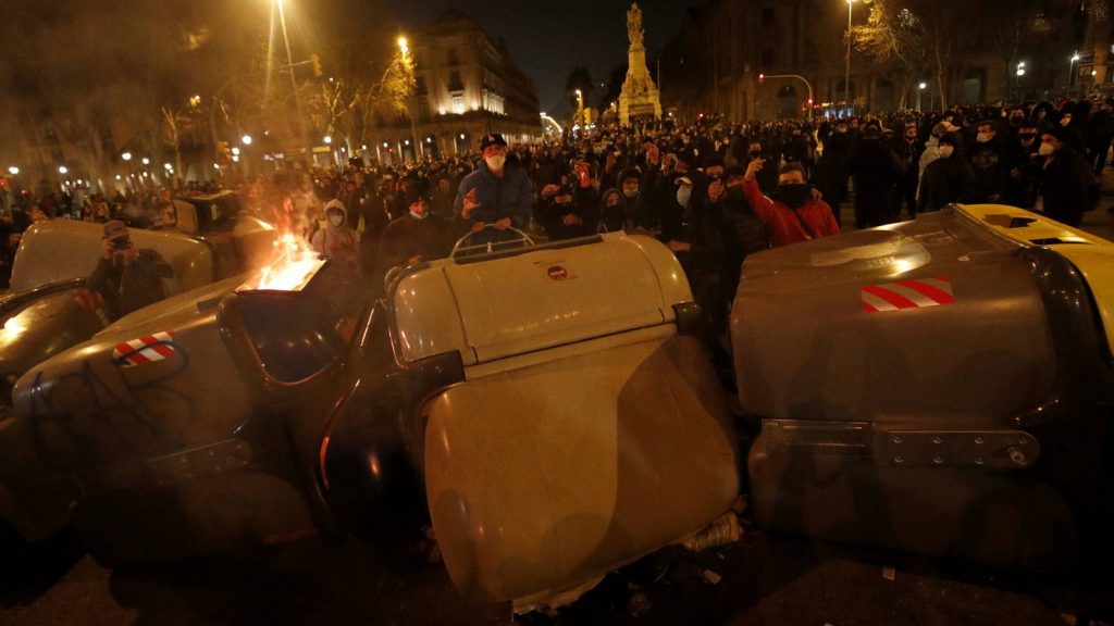 احتجاجات على سجن مغني الراب بابلو اسيل في المدن الاسبانية