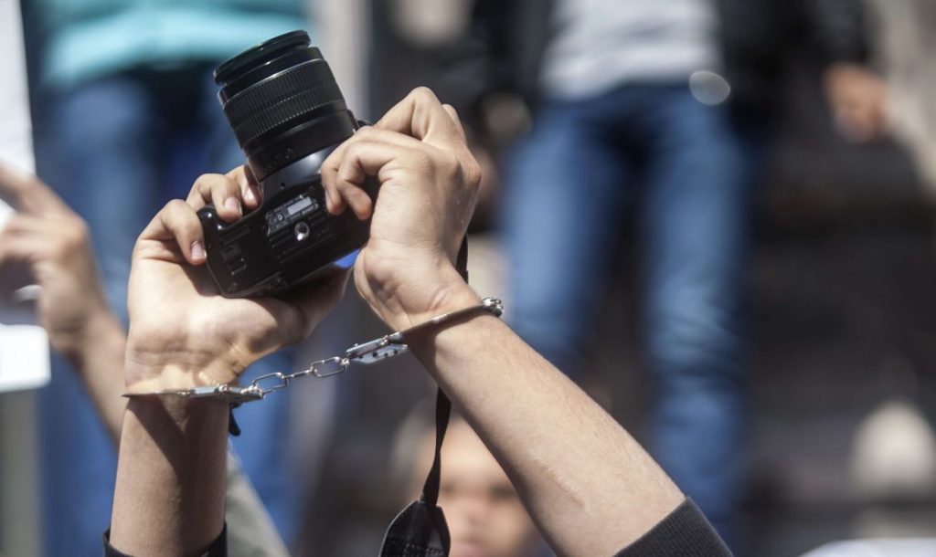 اعتقال صحفيين من قناة بيلسات التلفزيونية في بيلاروسيا